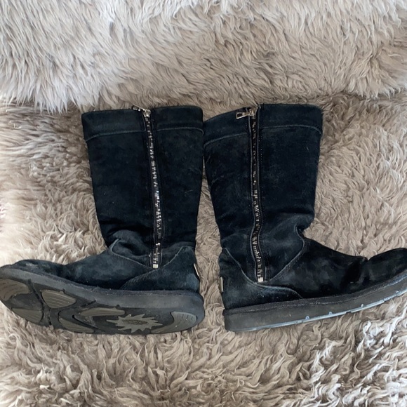 UGG Retro Cargo Pocket Boot in Black Suede - Picture 4 of 12